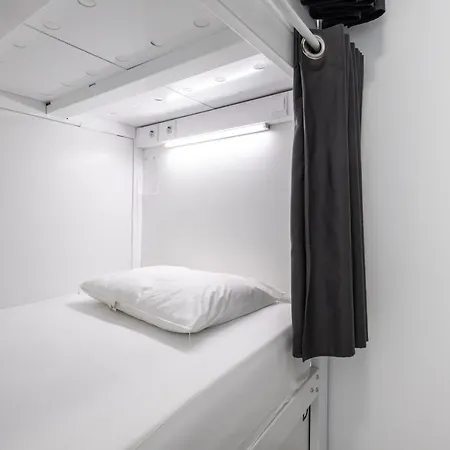 Hostel Dunas & *